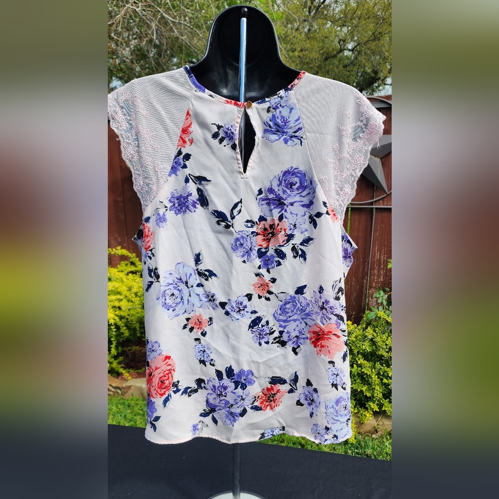 Candie's floral top - Picture 4 of 7